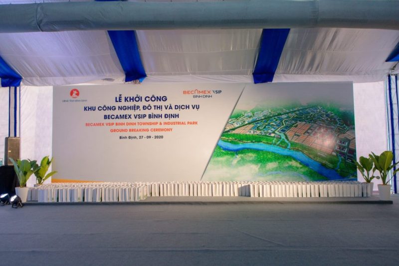 Backdrop Là Gì? Thiết Kế & Thi Công Backdrop Chuyên Nghiệp 3 Backdrop được hiểu là phông nền ghi đầy đủ các thông tin nổi bật mà doanh nghiệp muốn truyền tải tới quan khách tham dự sự kiện