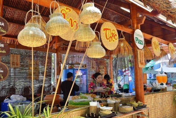 Gian Hàng Hội Chợ Ẩm Thực: Bí Quyết Thu Hút Thực Khách 3 Gian hàng tiêu chuẩn có kích thước 3x3m, dựng sẵn với vách ngăn, thảm và điện cơ bản