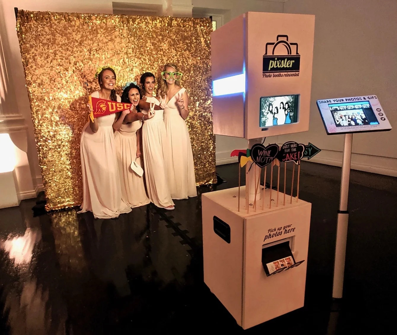 Photo Booth Giá Bao Nhiêu? Báo Giá Chi Tiết