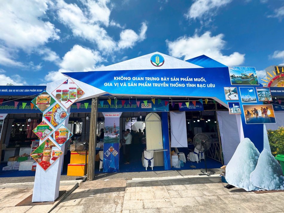 Dựng 100 gian hàng tre tại Festival Nghề Muối Việt Nam